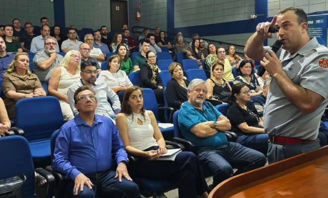 Palestra debate a segurança de veículos elétricos em garagens condominiais